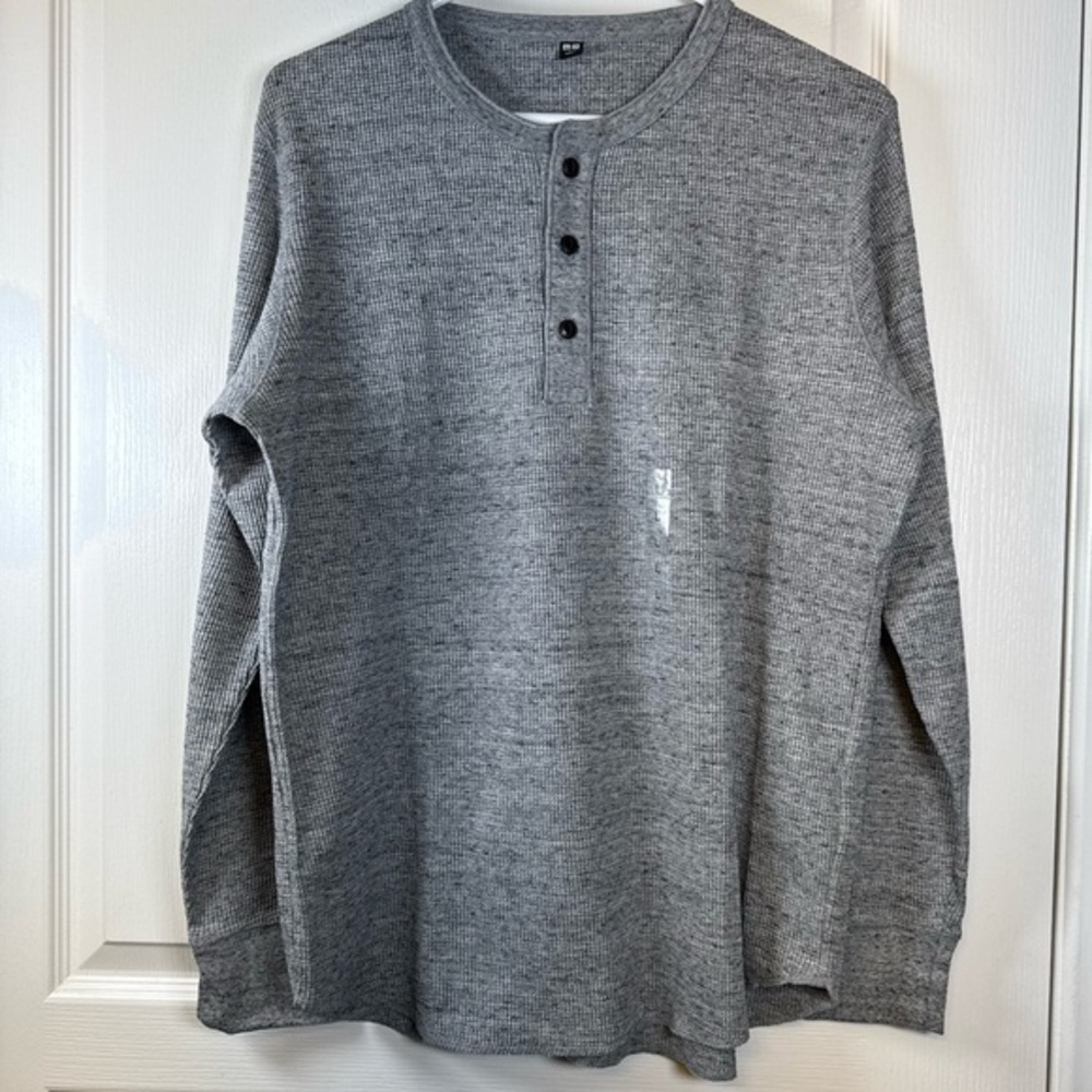 Uniqlo Gray Thermal Henley Long Sleeve Size Large NWT #2011
